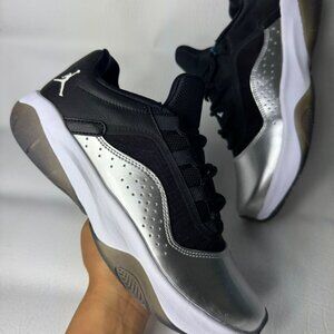 H79- SIZE 7 WOMENS NIKE JORDAN 11 CMFT BLACK / SILVER /WHITE DV2629-001